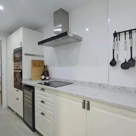 Apartment Property With See View 4 *